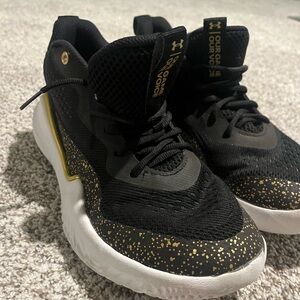 Under Armour Black and Gold Sz 11